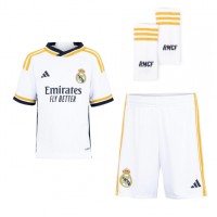 Billiga Real Madrid Jude Bellingham #5 Barnkläder Hemma fotbollskläder till baby 2023-24 Kortärmad (+ Korta byxor)